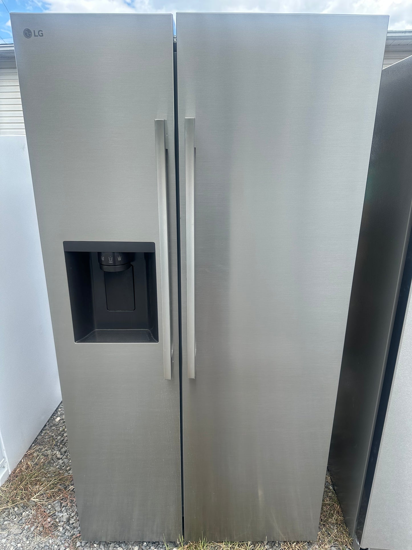 LG 27 Cu Ft Full Size Stainless Steel Fridge and Freezer