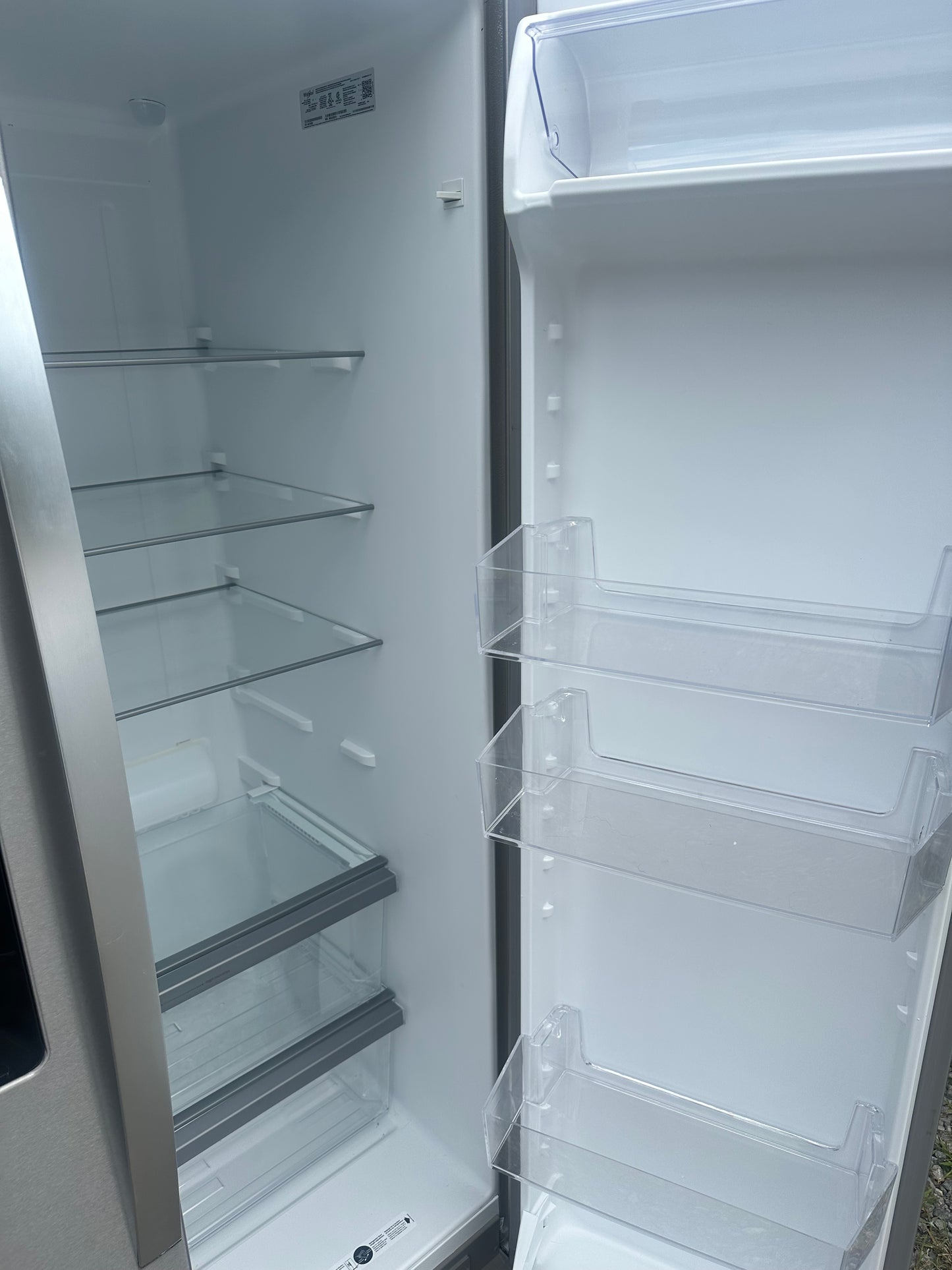 Whirlpool 24.6 cu ft Side by Side Full Size Fridge and Freezer with Ice Maker Finget Print Resistant