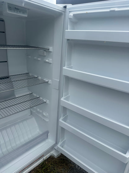 Whirlpool Full Size Frost Free Upright Freezer (White)