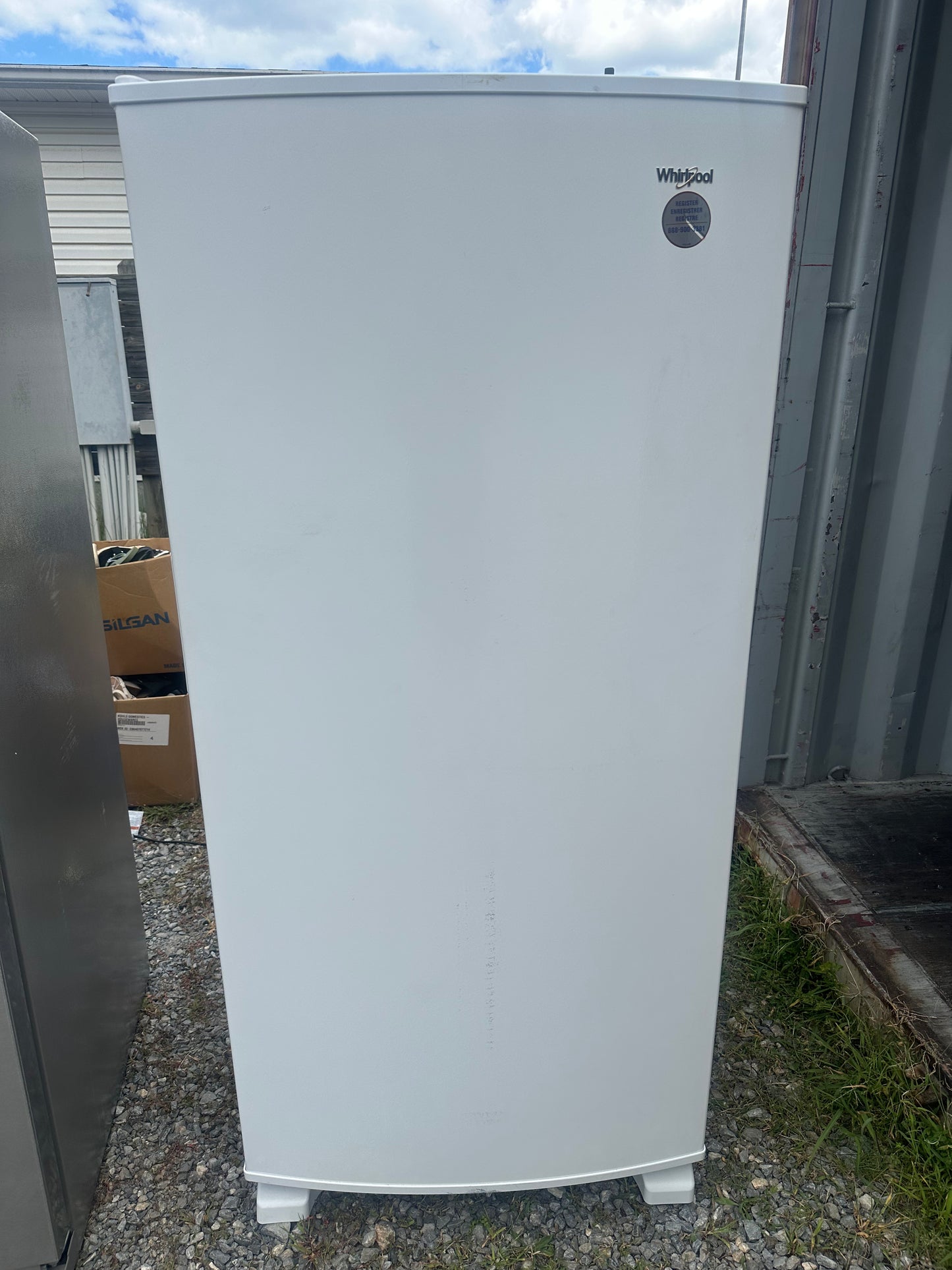 Whirlpool 15.7 cu ft Frost Free Upright Freezer (White)